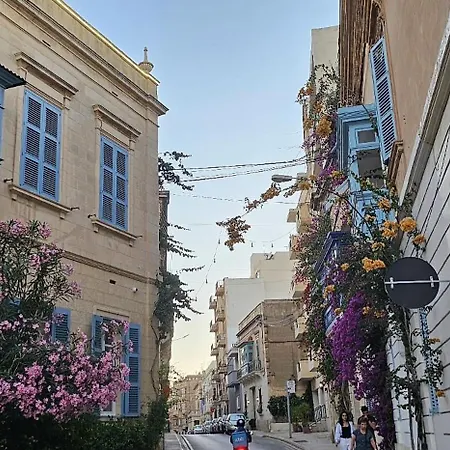 Ballutta Promenade Modern