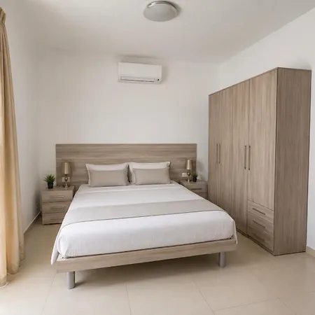 Ballutta Promenade Modern Apartmán *